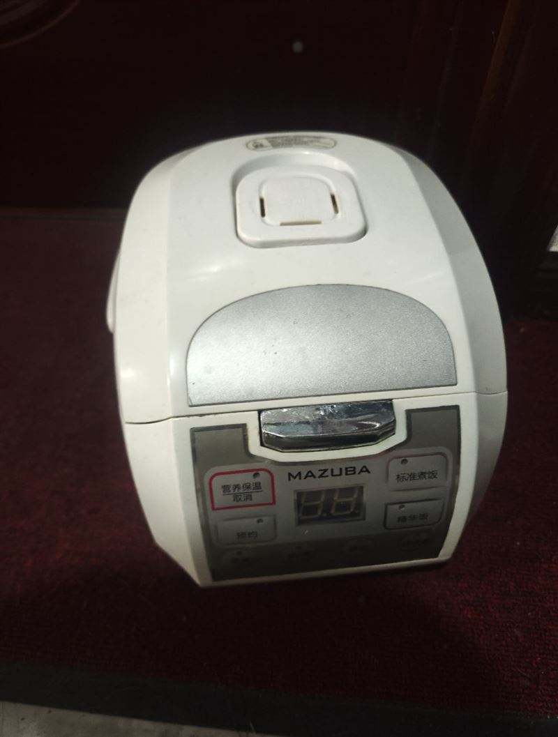 电饭煲非常好用！内胆涂层掉了些！给钱就卖！